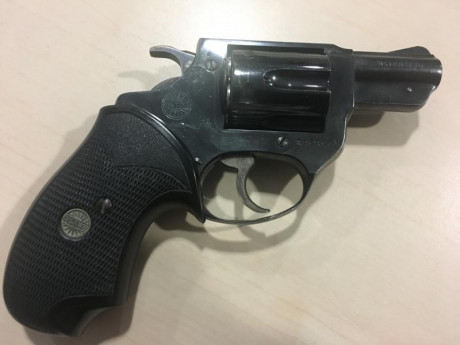 Se vende revolver ASTRA 680 de 2” con cachas de goma ASTRA anatomicas, tambien se entrega con cachas de 00