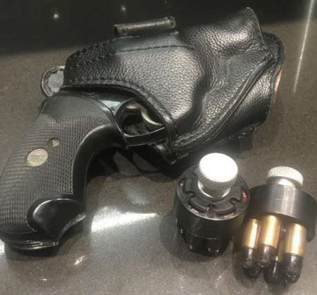 Se vende revolver ASTRA 680 de 2” con cachas de goma ASTRA anatomicas, tambien se entrega con cachas de 52