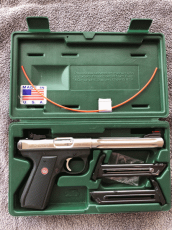 Vendo pistola cal. 22 marca Ruger  modelo 22/45 modelo Target, con caja original y dos cargadores, se 00