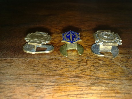 Hola a todos, paso a comentaros mi problema. Tengo un amigo que me paso tres pins para ver si conseguia 01