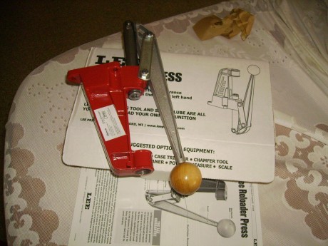 hola tengo una prensa nueva sin estrenar marca LEE modelo RELOADER vendo por cambio de proyecto 30,00€ 01