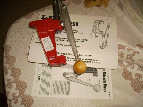 hola tengo una prensa nueva sin estrenar marca LEE modelo RELOADER vendo por cambio de proyecto 30,00€ 00