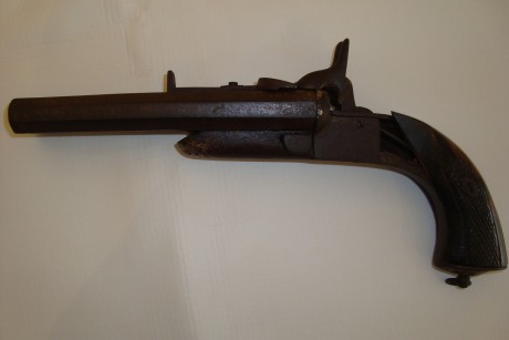 Hola, 
me gustaría identificar fabricante y año de año de fabricación de pistola Lefaucheux de 2 cañones 02