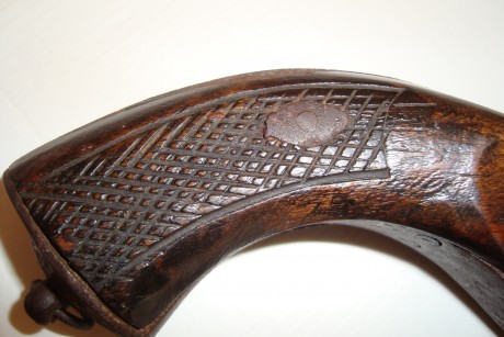 Hola, 
me gustaría identificar fabricante y año de año de fabricación de pistola Lefaucheux de 2 cañones 00