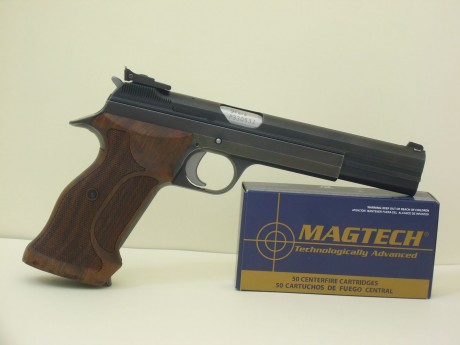 Sin lugar a dudas la pistola 9mm mas precisa de todos los tiempos es la SIG P210. Es imbatible en precisión 30