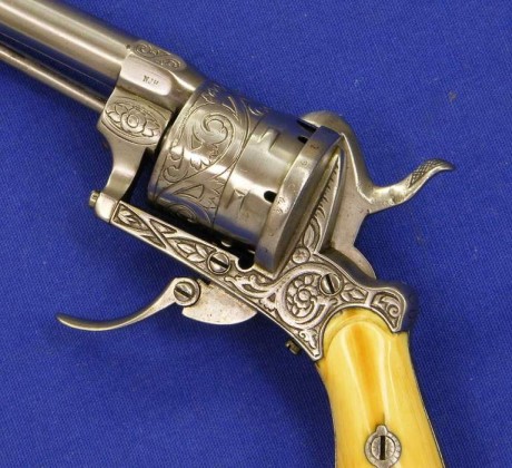 Voy a colocar unas fotos de un arma larga alemana de llave de mecha del siglo XVI. 122
