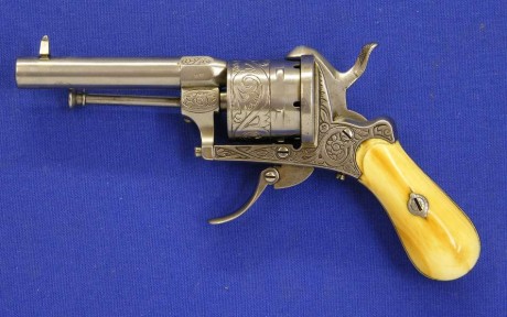 Voy a colocar unas fotos de un arma larga alemana de llave de mecha del siglo XVI. 121