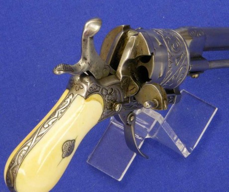 Voy a colocar unas fotos de un arma larga alemana de llave de mecha del siglo XVI. 132