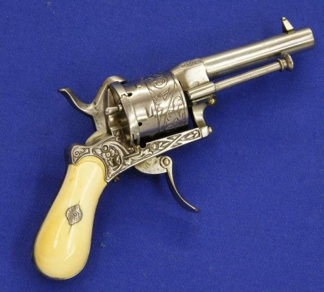 Voy a colocar unas fotos de un arma larga alemana de llave de mecha del siglo XVI. 142