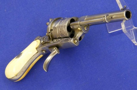 Voy a colocar unas fotos de un arma larga alemana de llave de mecha del siglo XVI. 140
