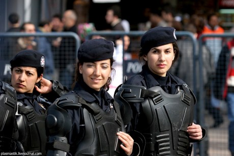Bueno, como parece ser que mis avatares han causado sensacion y a la vez provocan en los hilos que no 102