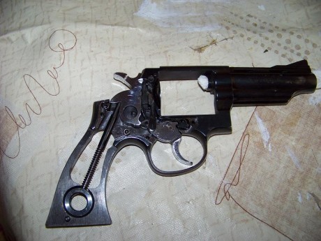 hola compañeros, tengo un revolver llama martial,hoy en el tiro despues de tirar casi una caja de municion 170