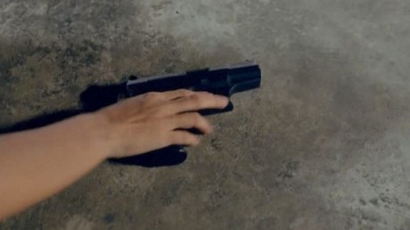 Compañeros,

En vista de las ganas de algunos (Elcafe, Wilcow, Vrakk, etc) por adivinar armas de películas 10