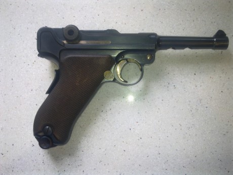 Esta es la Luger de la que quisiera saber año de fabicación (creo que de 1945), y un poco de su identidad, 02