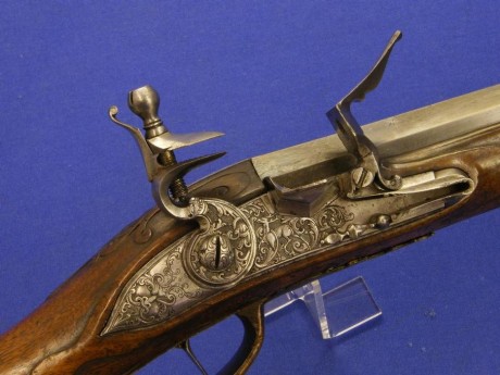 Voy a colocar unas fotos de un arma larga alemana de llave de mecha del siglo XVI. 31