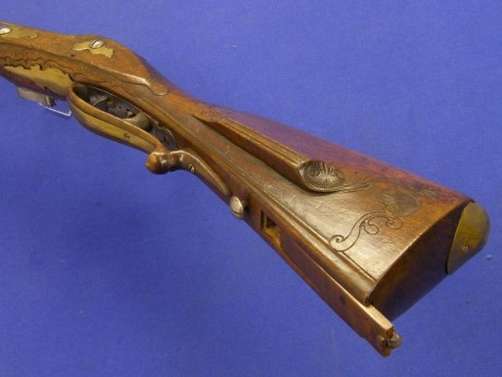 Voy a colocar unas fotos de un arma larga alemana de llave de mecha del siglo XVI. 41