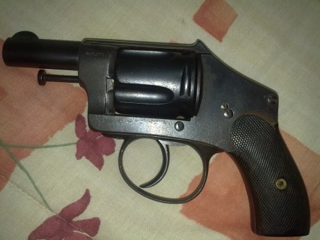 Hola ... tengo un revolver que me regalo mi abuelo ... no se exactamente de que calibre es ni que antiguedad 02