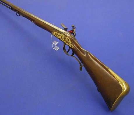 Voy a colocar unas fotos de un arma larga alemana de llave de mecha del siglo XVI. 52
