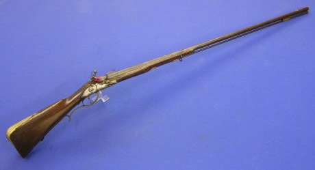 Voy a colocar unas fotos de un arma larga alemana de llave de mecha del siglo XVI. 51