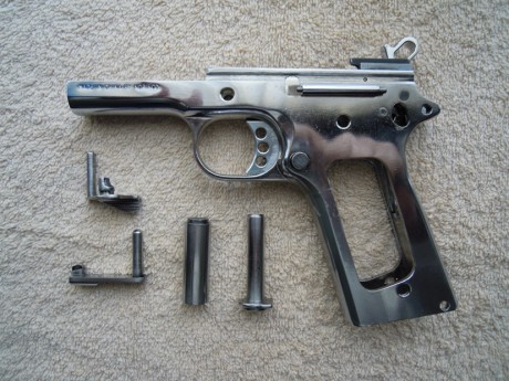 Estas pistolas tienen muy buena pinta, buenos acabados y sé de un usuario que esta muy satisfecho de su 142