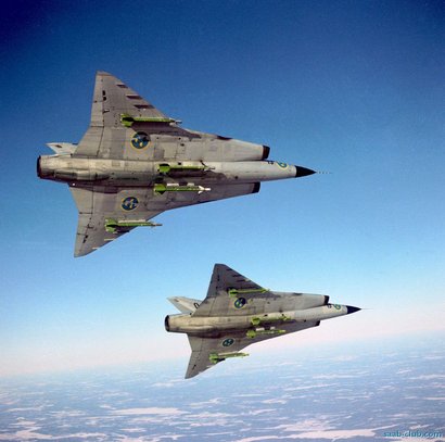 Mi avión de combate favorito es el F-22 RAPTOR; aunque tampoco me disguta nada el F-18 HORNET. Si les 90