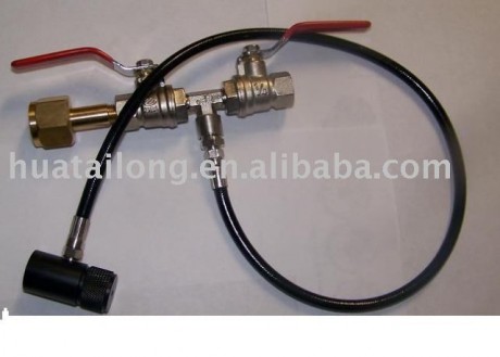 hola, tengo una dua me han regalado un extintor lleno pero no estoy seguro de si es co2 o no y la otra 50
