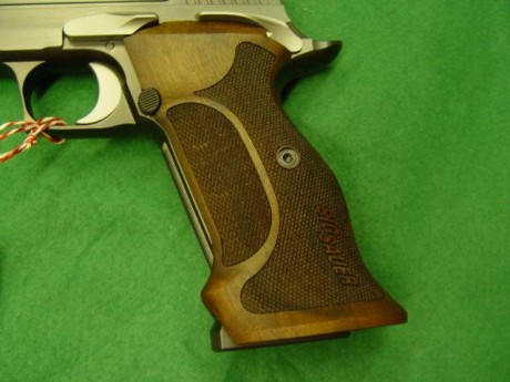 Sin lugar a dudas la pistola 9mm mas precisa de todos los tiempos es la SIG P210. Es imbatible en precisión 70