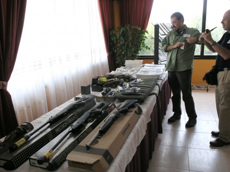 Estimados usuarios, 

Nos complace un año más, convocar en Valencia la reunión anual de usuarios de armas.es., 150