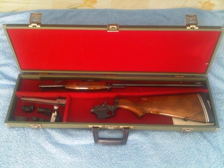 Vendo una carabina Unique X-51 bis calibre 22 LR.: Estado bueno. Cantonera regulable. Dos cargadores de 10