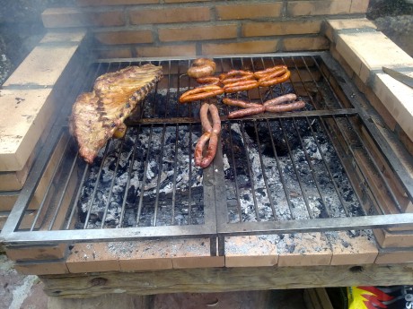 Aqui expongo una manera de hacer fuego con la finalidad de hacer una barbacoa.
El primer paso es tener 62