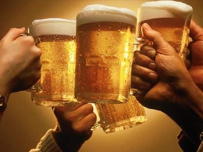 muchas felicidades grandullón...

para que luego no digas que no nos acordamos de tí.

tómate una bien 70