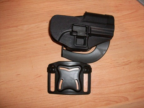 ¿Alguien ha visto las fundas de pistola que está regalando cierto sindicato policial en Madrid?.

A simple 120