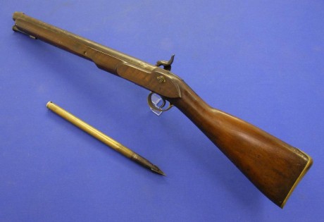 Voy a colocar unas fotos de un arma larga alemana de llave de mecha del siglo XVI. 81