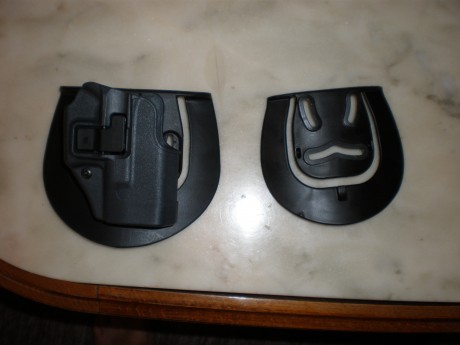 ¿Alguien ha visto las fundas de pistola que está regalando cierto sindicato policial en Madrid?.

A simple 32