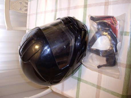Por haber vendido la moto, vendo casco integral marca LAZER, seminuevo, mascarilla sin usar, prácticamente 00