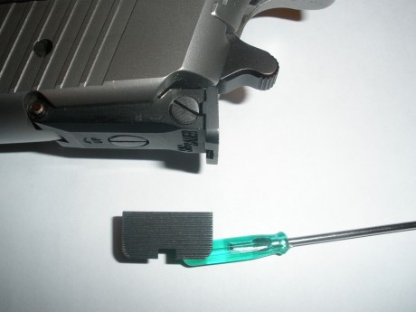 Hola,
tengo una Sig Sauer P-226 X Five y quiero cambiarle el alza que viene de serie por otra con menos 30