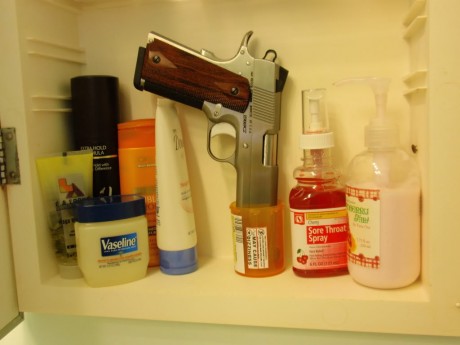 Illinois podria ser pronto el único estado que no permite portar. 

 http://i.huffpost.com/gen/299537/thumbs/r-CONCEALED-CARRY-ILLINOIS-large570.jpg 110