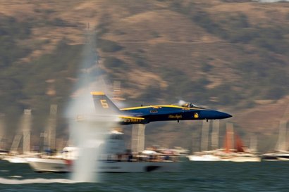 Mi avión de combate favorito es el F-22 RAPTOR; aunque tampoco me disguta nada el F-18 HORNET. Si les 90