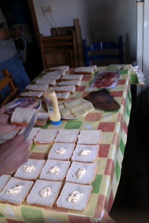 Queridos amigos: ante las expectación :8 causada por el desayuno que me he pegado esta mañana, el cual 131