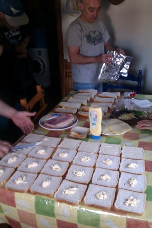 Queridos amigos: ante las expectación :8 causada por el desayuno que me he pegado esta mañana, el cual 130