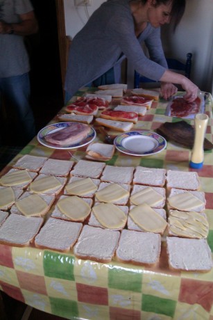 Queridos amigos: ante las expectación :8 causada por el desayuno que me he pegado esta mañana, el cual 142