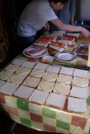 Queridos amigos: ante las expectación :8 causada por el desayuno que me he pegado esta mañana, el cual 141