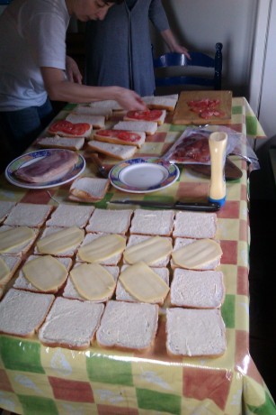 Queridos amigos: ante las expectación :8 causada por el desayuno que me he pegado esta mañana, el cual 140