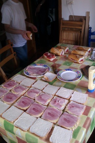Queridos amigos: ante las expectación :8 causada por el desayuno que me he pegado esta mañana, el cual 151
