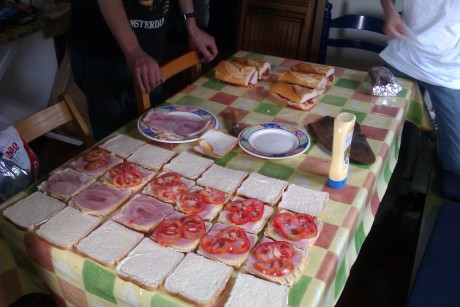 Queridos amigos: ante las expectación :8 causada por el desayuno que me he pegado esta mañana, el cual 160