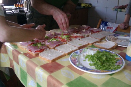 Queridos amigos: ante las expectación :8 causada por el desayuno que me he pegado esta mañana, el cual 172