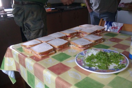 Queridos amigos: ante las expectación :8 causada por el desayuno que me he pegado esta mañana, el cual 02