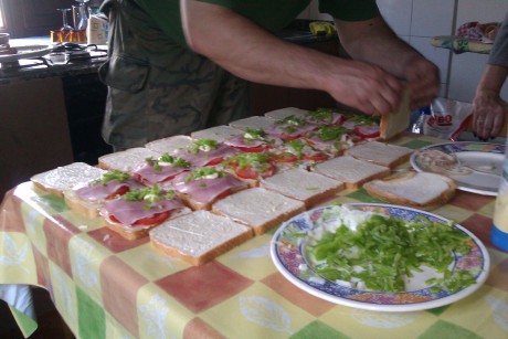 Queridos amigos: ante las expectación :8 causada por el desayuno que me he pegado esta mañana, el cual 01
