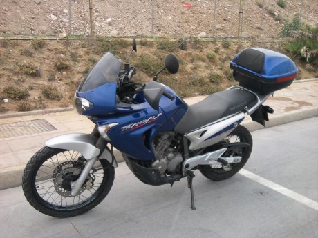Lo dicho por pedir que no quede, busco moto trail o maxitrail de 650 cc para arriba.La idea es que sea 90