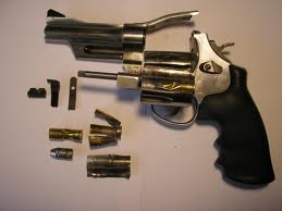 Hola,he abierto este hilo para que todos aquellos que tengais armas Españolas,podais lucirlas aqui con 82